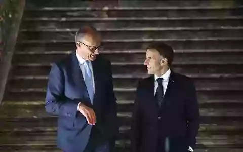 Haben eine deutsch-französische Einigung gefunden: Merz (l) und Macron. (Archivbild) - Foto: Oliver Berg/dpa