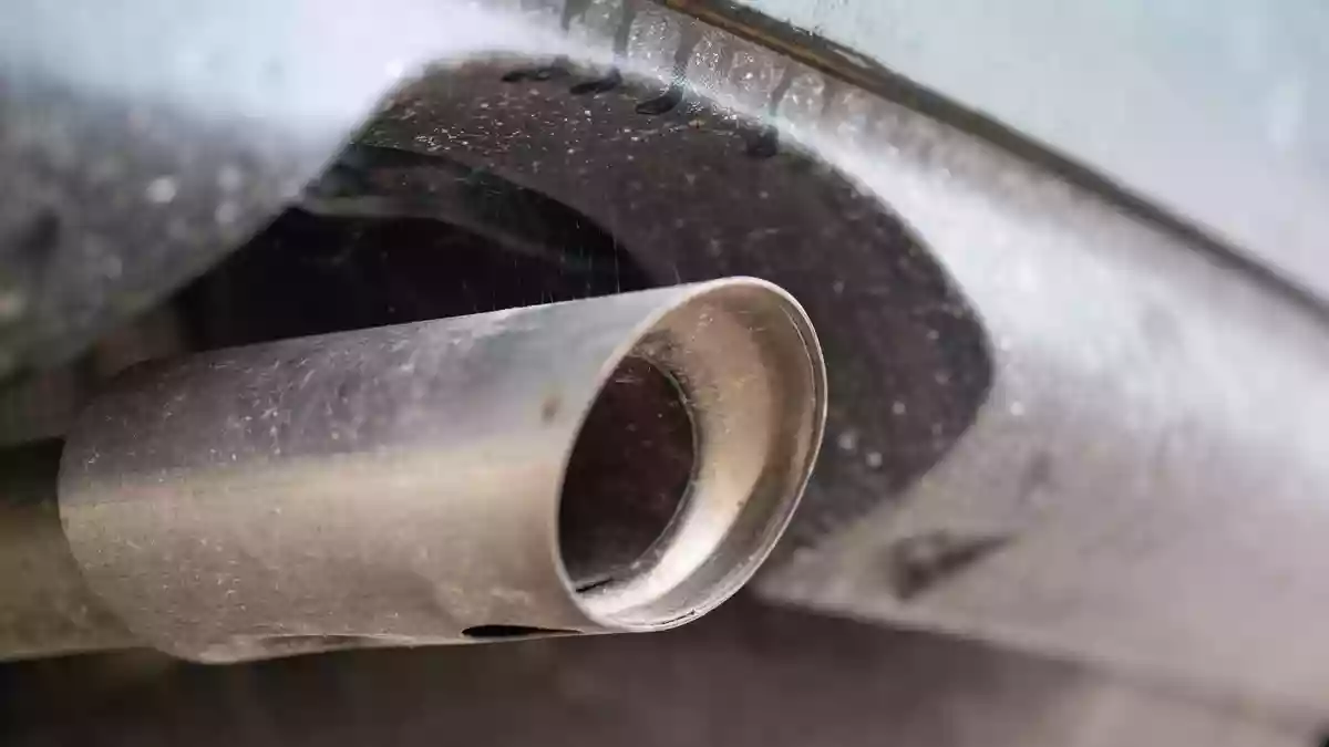 Ursprünglich war beschlossen worden: Neuwagen in der EU ab 2035 sollen im Betrieb kein klimaschädliches Kohlenstoffdioxid (CO2) mehr ausstoßen dürfen. Das soll sich ändern. (Symbolbild) - Bild: Sebastian Kahnert/dpa