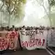 Wie in Frankreich gingen in verschiedenen Städten Italiens Schüler auf die Straße. - Bild: Marco Alpozzi/LaPresse/AP/dpa