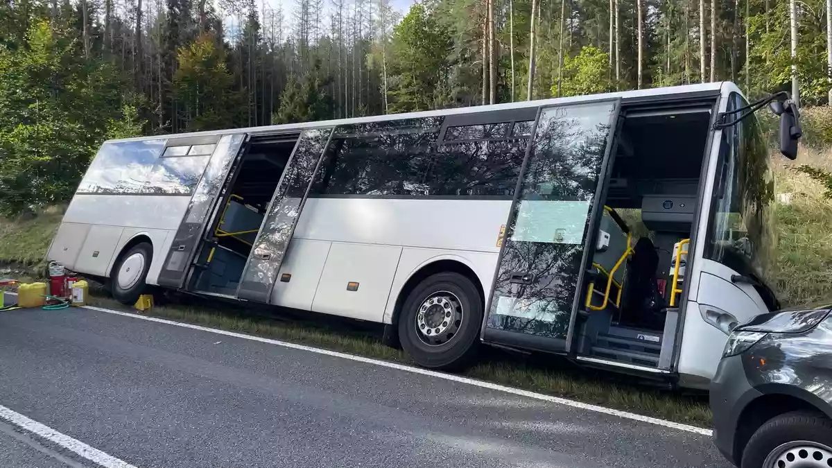 LPI-SLF: Schwerer Verkehrsunfall zwischen Saalfeld und Arnsgereuth - Bild: presseportal.de