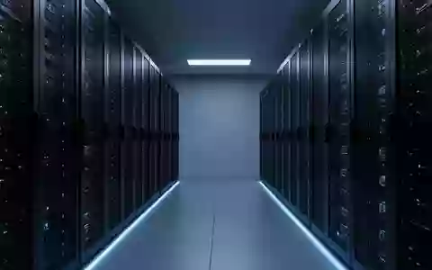 Ein moderner, minimalistischer Serverraum mit dunklen Serverschränken und kühler blauer Beleuchtung in einer ruhigen Umgebung. - Foto: über boerse-global.de