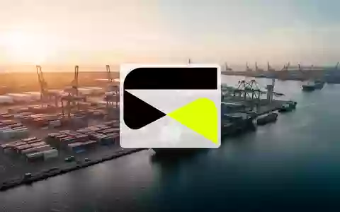 Modernes Industrie- und Logistikzentrum in einem baltischen Hafen während der goldenen Stunde. - Foto: über boerse-global.de