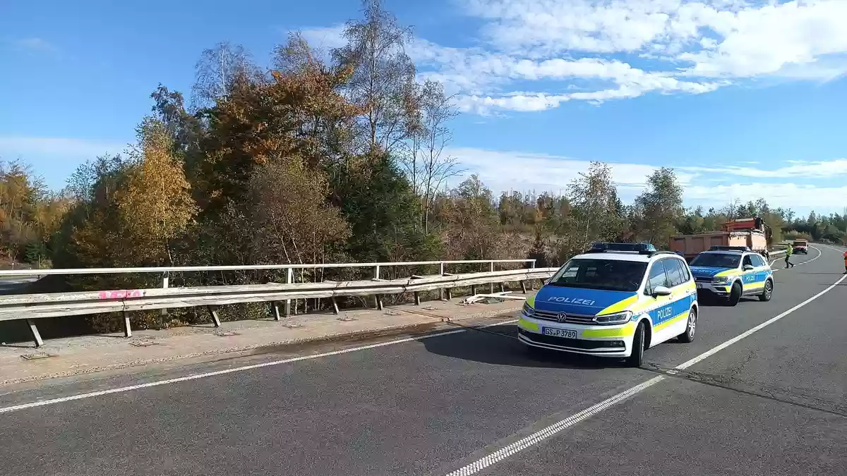 POL-GS: Verkehrsunfall mit einem Lkw entlang der B4 - Bild: presseportal.de