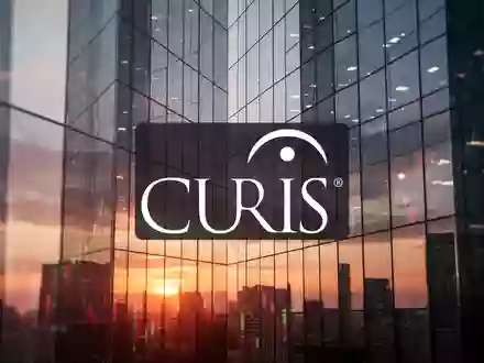 Abstrakte Darstellung moderner Finanzmärkte mit einer glänzenden Glasfassade bei Sonnenuntergang. - Foto: über boerse-global.de
