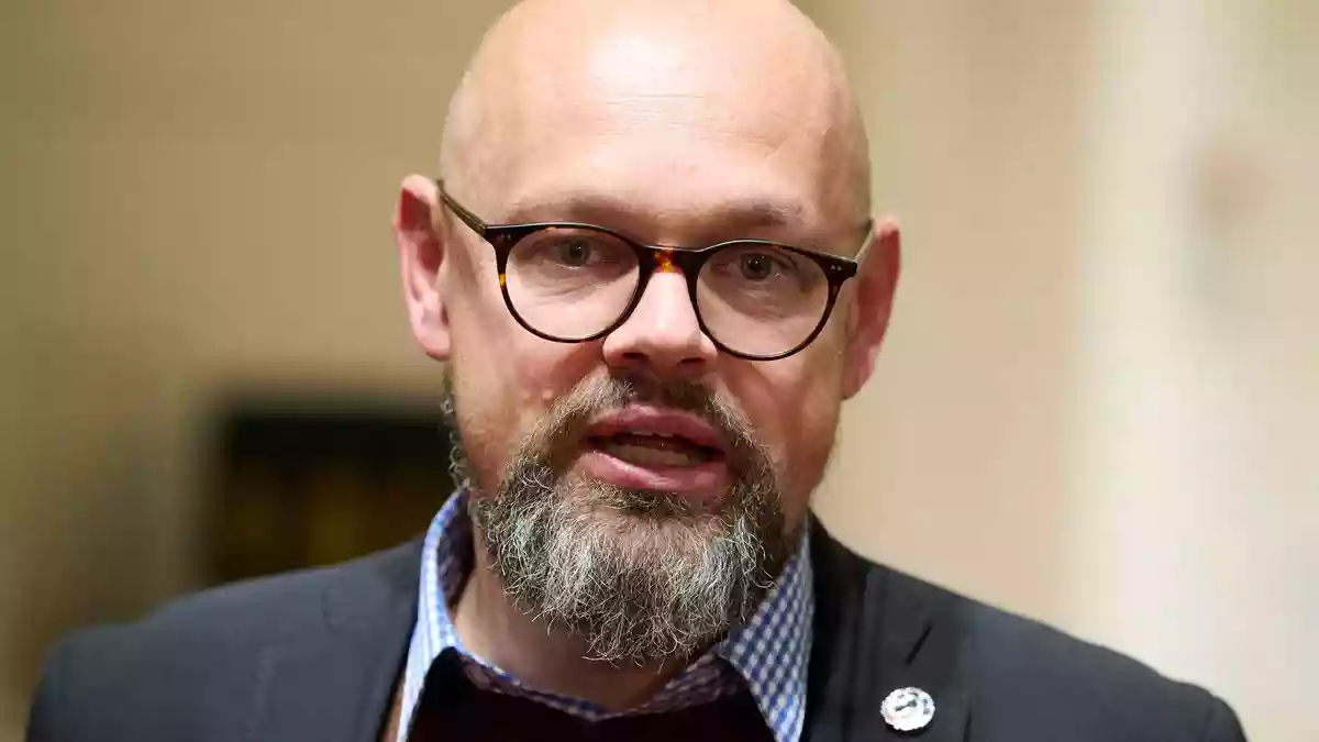 Linke-Fraktionsvorsitzender Tobias Schulze hat ein Treffen des Fraktionsvorstands mit Vanessa Emde in Aussicht gestellt. (Archivfoto) - Bild: Soeren Stache/dpa