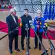 Selenskyj wurde beim Gipfel von EU-Ratspräsident António Costa und Kommissionspräsidentin Ursula von der Leyen begrüßt.  - Bild: Michael Kappeler/dpa