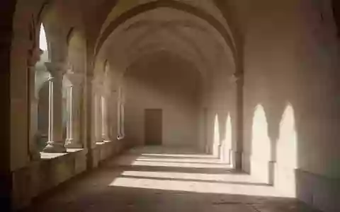 Ein sonnendurchfluteter, minimalistischer Kreuzgang in einem historischen Kloster mit klaren architektonischen Linien. - Foto: über boerse-global.de