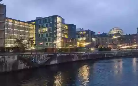 Jakob-Kaiser-Haus und Reichstagsgebäude (Archiv) - Foto: via dts Nachrichtenagentur
