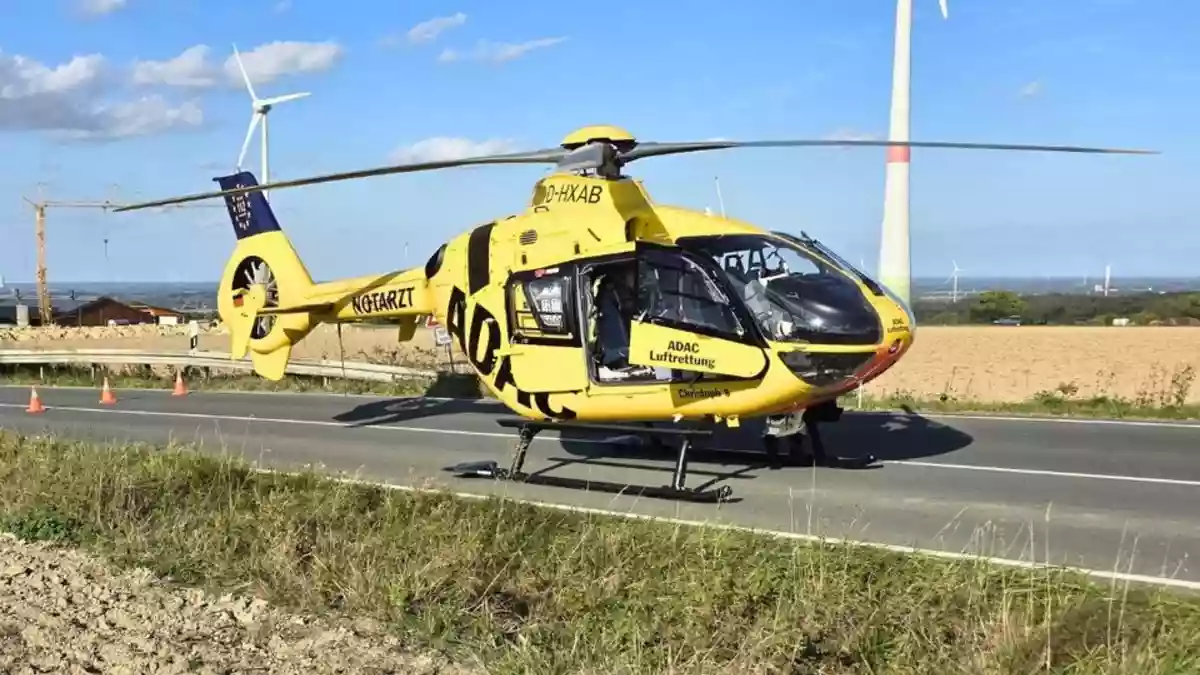 FW Ense: Verkehrsunfall Kreuzungsbereich B516 und L745 - PKW und Motorrad - Bild: presseportal.de