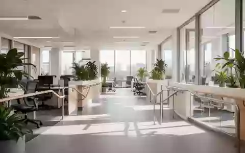 Ein barrierefrei gestalteter, heller und moderner Arbeitsplatz mit ergonomischer Einrichtung und viel Tageslicht. - Foto: über boerse-global.de