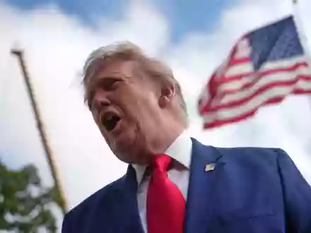 Trump will eigenen Aussagen zufolge nicht für die Drosselung des Satelliteninternets in der Ukraine verantwortlich gewesen sein. - Foto: Julia Demaree Nikhinson/AP/dpa