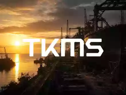 Moderne Werftanlagen im goldenen Morgenlicht als Symbol für den Aufschwung der maritimen Industrie. - Foto: über boerse-global.de