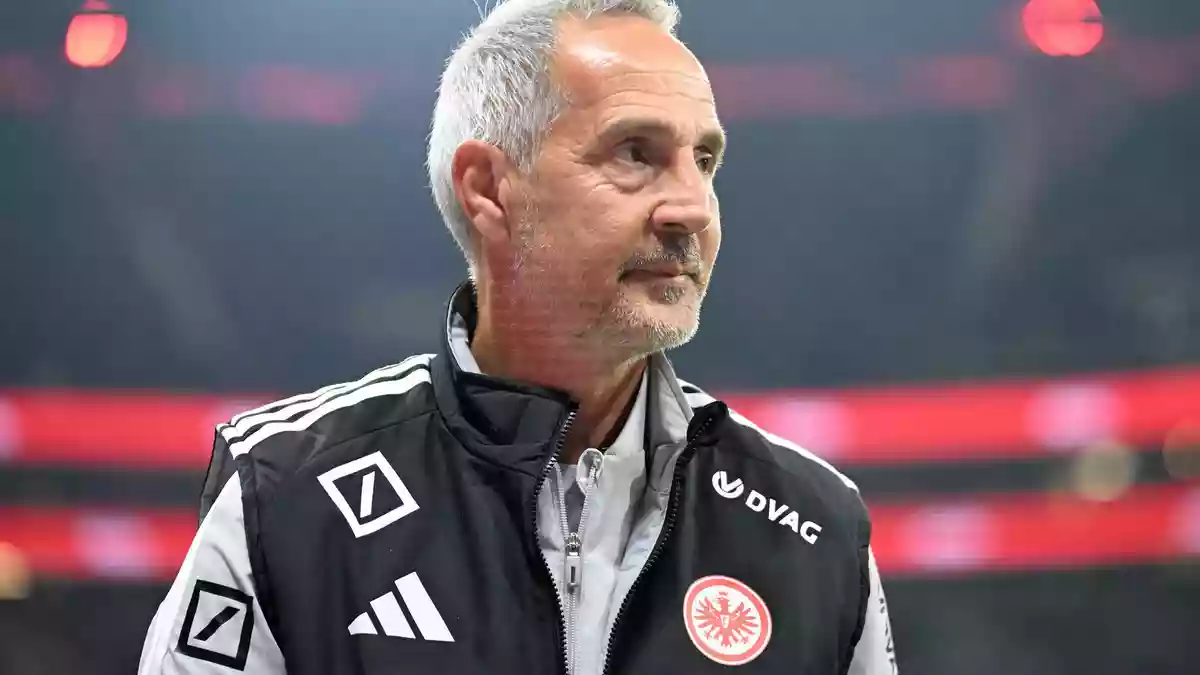 Adi Hütter vor dem Heimspiel gegen Köln. - Bild: Jennifer Brückner/dpa