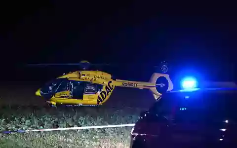 Auch Rettungshubschrauber waren im Einsatz. (Symbolbild) - Foto: Heiko Rebsch/dpa