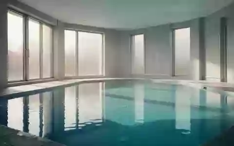 Ein helles, ruhiges Bewegungsbad mit klarem Wasser und sanftem Tageslicht, das eine entspannte therapeutische Atmosphäre schafft. - Foto: über boerse-global.de