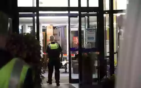 Der Täter ließ sich widerstandslos festnehmen, hieß es. - Foto: Sascha Thelen/dpa