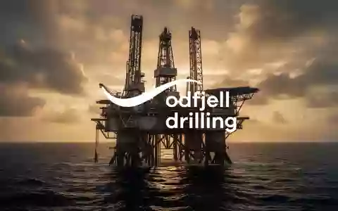 Ölbohrplattform auf hoher See bei Sonnenuntergang als Symbol für den Energiesektor - Foto: über boerse-global.de