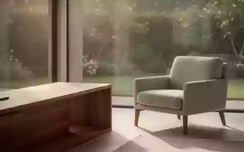 Ein minimalistisches, helles Wohnzimmer mit sanftem Tageslicht und einem leeren Sessel vor einem Fenster. - Foto: über boerse-global.de