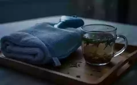 Symbolbild: Wärmflasche, Handtuch und Kräutertee - Foto: über boerse-global.de