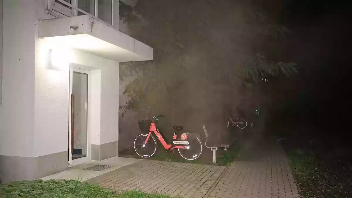 FW Dresden: Kellerbrand in einem Mehrfamiliengebäude - Bild: presseportal.de