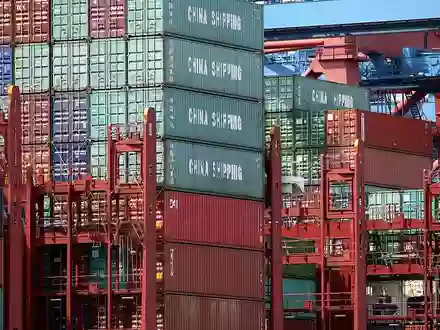 Container (Archiv) - Foto: via dts Nachrichtenagentur