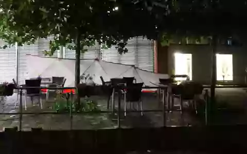Zu der Attacke soll es in der Cafeteria der Einrichtung gekommen sein. - Foto: Sascha Thelen/dpa