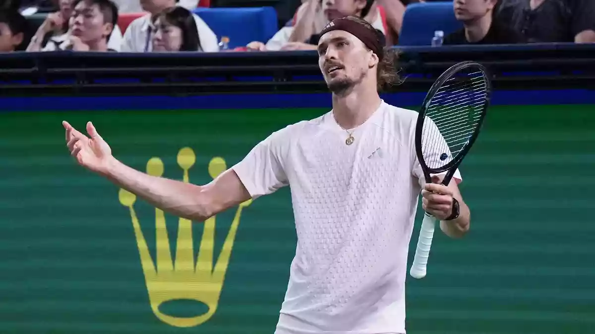 Alexander Zverev verpasst das Finale von Shanghai. - Bild: Andy Wong/AP/dpa