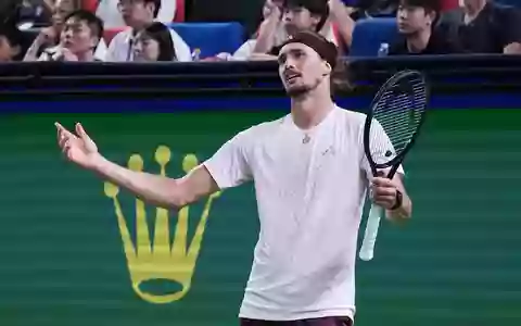Alexander Zverev verpasst das Finale von Shanghai. - Foto: Andy Wong/AP/dpa