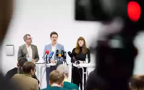 Die Spitzen von Linke, Grünen und SPD in Berlin wollen auf einer Pressekonferenz über das Ergebnis ihre Sondierungen zur Regierungsbildung informieren. (Archivbild) - Foto: Annette Riedl/dpa