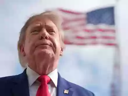 US-Präsident Trump hat neue Zölle gegen Russland vorerst auf Eis gelegt. - Foto: Julia Demaree Nikhinson/AP/dpa