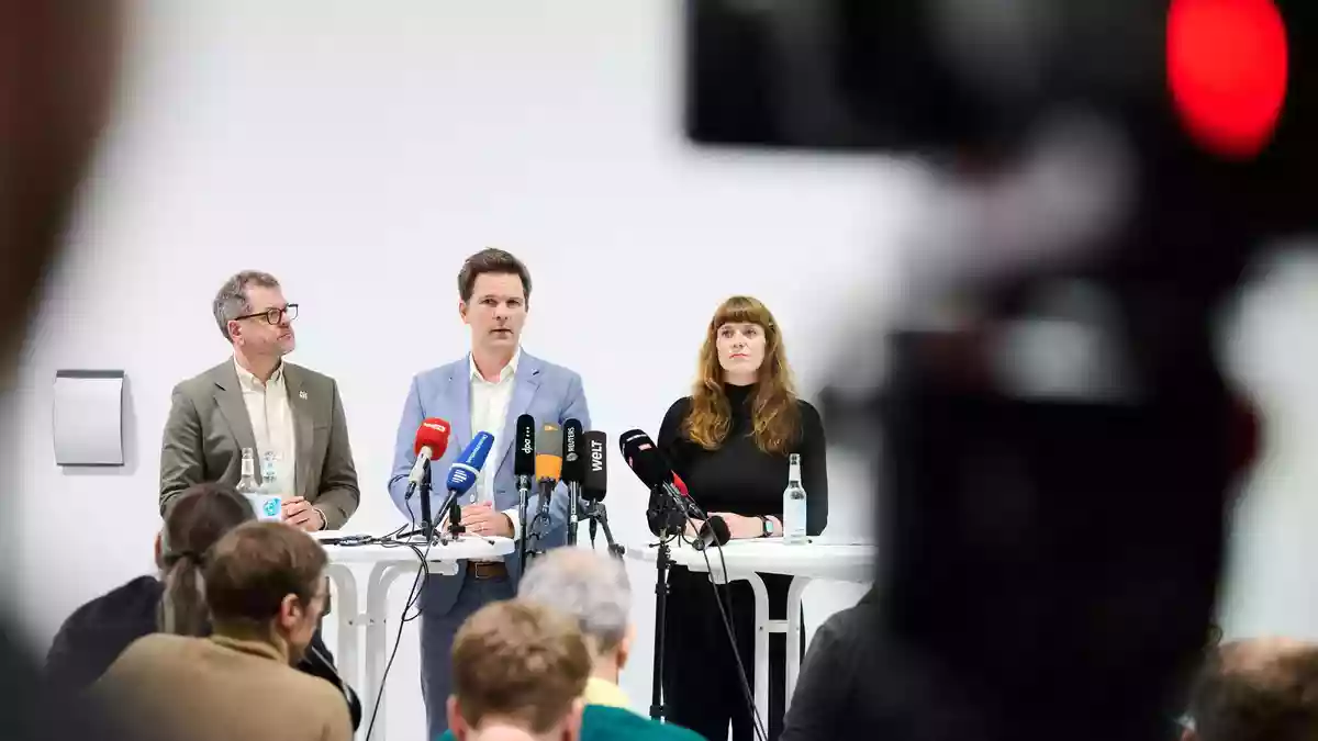 Die Parteispitzen wollen am späten Nachmittag über das Ergebnis der Sondierungen informieren. (Archivbild) - Bild: Annette Riedl/dpa