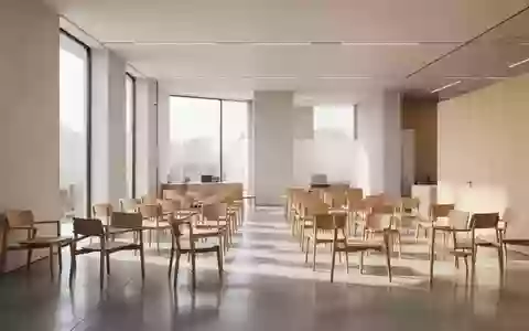 Ein heller, minimalistischer Verwaltungsraum mit leeren Stühlen und natürlichem Lichteinfall. - Foto: über boerse-global.de