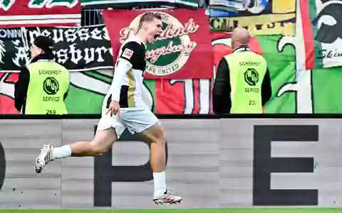 Torschütze Lasse Günther jubelt nach dem 2:0. - Foto: Uwe Anspach/dpa
