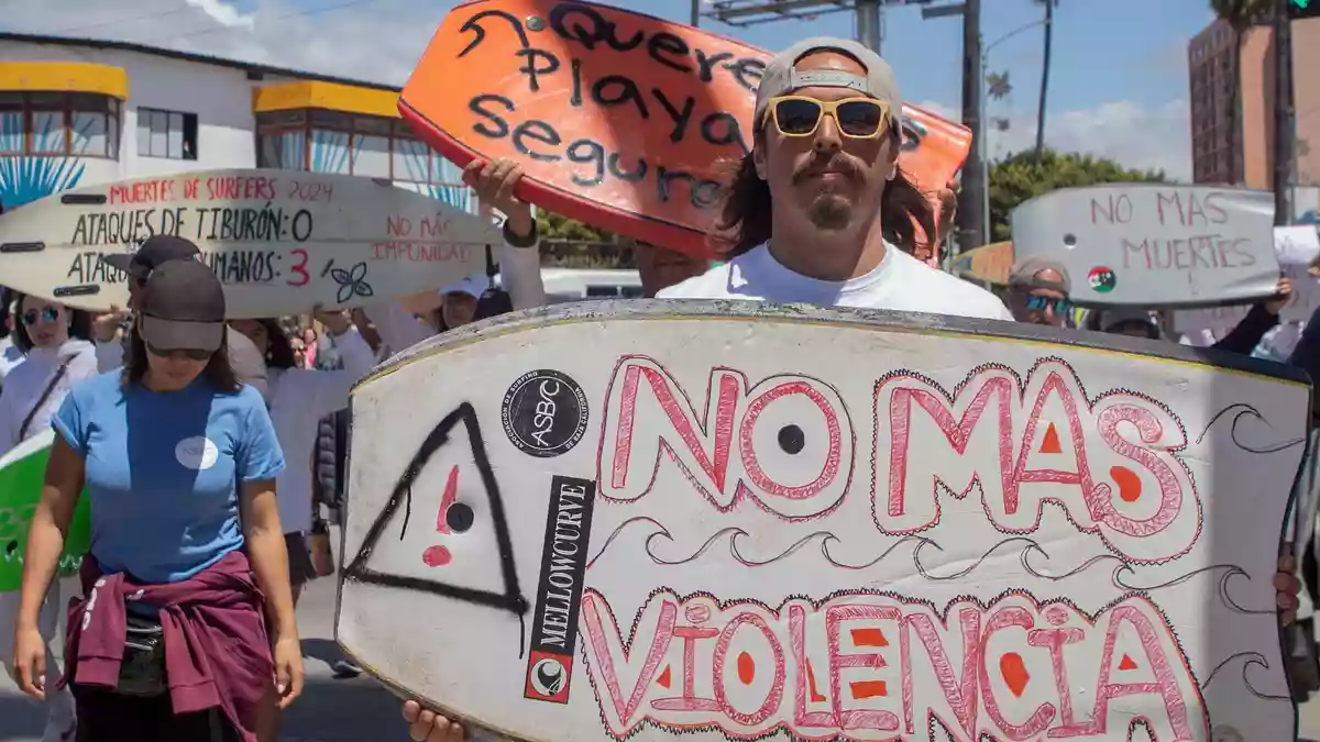 Nach dem Verschwinden der drei Ausländer hatten Surfer gegen die Kriminalität in Baja California protestiert. (Archivbild) - Bild: Karen Castaneda/AP/dpa