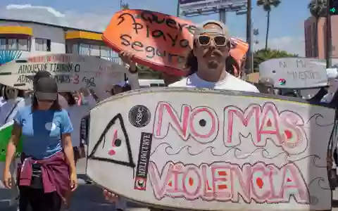 Nach dem Verschwinden der drei Ausländer hatten Surfer gegen die Kriminalität in Baja California protestiert. (Archivbild) - Foto: Karen Castaneda/AP/dpa