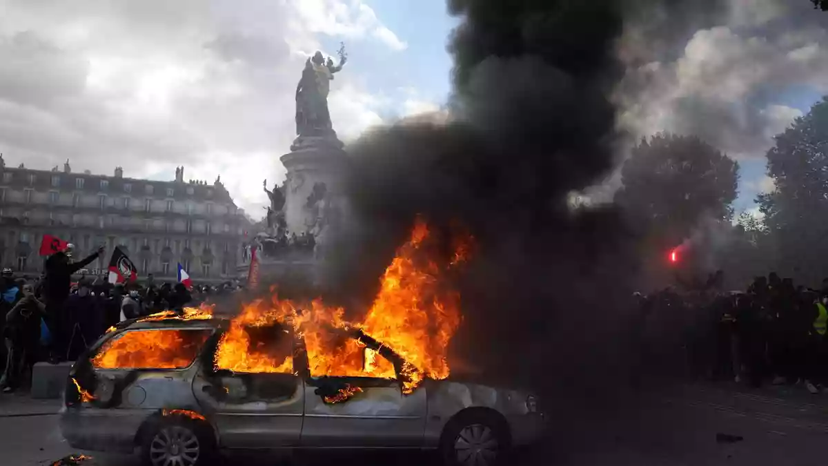 Der frankreichweite Protesttag wurde von schweren Ausschreitungen begleitet. - Bild: Thibault Camus/AP/dpa