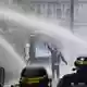 Die Polizei setzte gegen die Protestierenden Wasserwerfer, Tränengas und Schlagstöcke ein. - Bild: Emma Da Silva/AP/dpa