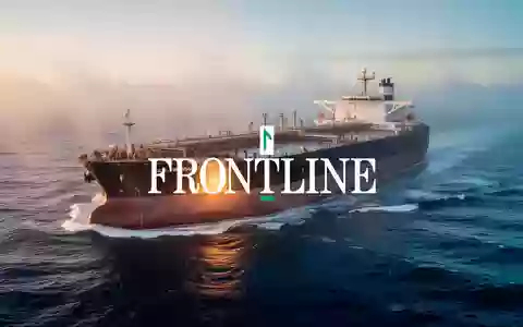 Ein großer Öltanker auf dem offenen Meer bei Sonnenaufgang, der die maritime Schifffahrtsbranche symbolisiert. - Foto: über boerse-global.de