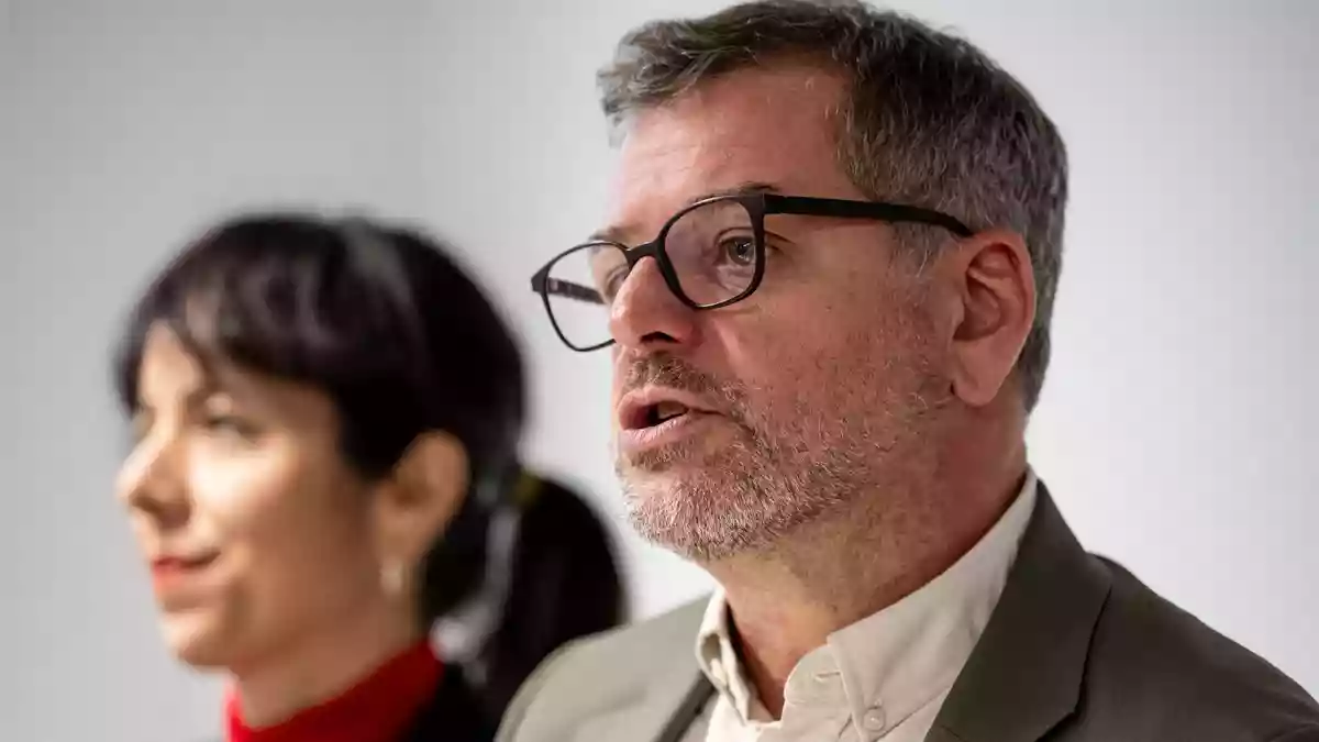 Beim Thema Vergesellschaftung setzten sich Elif Eralp (Linke) und Werner Graf (Grüne) gegen die SPD-Verhandler durch. - Bild: Fabian Sommer/dpa