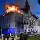 Das historische Rathaus von Limoges wurde durch einen von Randalierern gelegten Brand weitgehend zerstört. - Bild: Pascal Lachenaud/AFP/dpa