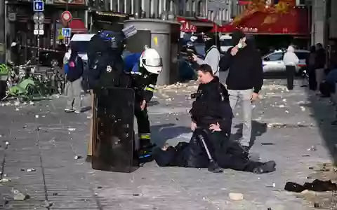 60 Polizisten wurden bei den Demonstrationen verletzt. - Foto: Emma Da Silva/AP/dpa