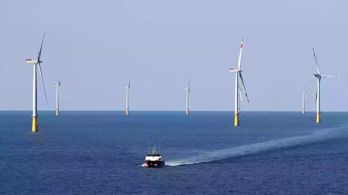 Vattenfall vermarktet nach eigenen Angaben erstmals Regelenergie auf hoher See. (Archivbild) - Bild: Christian Charisius/dpa