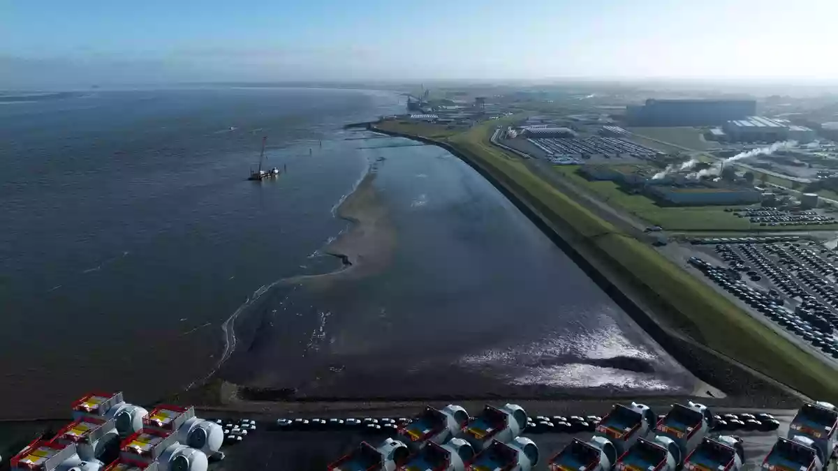 Cuxhaven könnte im Ernstfall als Ausweichhafen fungieren. (Archivfoto) - Bild: Philipp Schulze/dpa