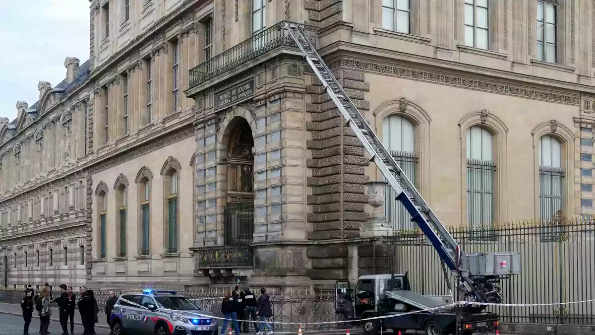 Der Ablauf des Einbruchs ist weitgehend rekonstruiert. Doch je näher die Ermittler dem Tathergang kommen, desto mehr Fragen bleiben offen. - Bild: Dimitar Dilkoff/AFP/dpa