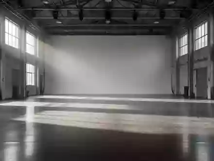 Ein leerer, glatter Industrieboden in einem minimalistischen Studio mit diffusem Tageslicht. - Foto: über boerse-global.de