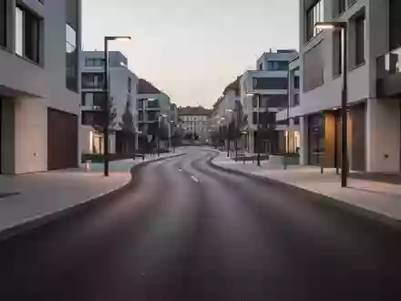 Eine moderne, leere Stadtstraße in Zagreb bei Dämmerung, die die städtische Infrastruktur und den Straßenverlauf zeigt. - Foto: über boerse-global.de