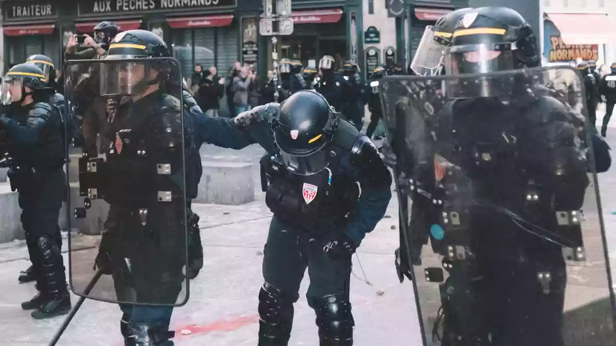Während des Protesttags wurden frankreichweit 500 Einsatzkräfte verletzt. - Bild: Fabian Suspensivo/ZUMA Press Wire/dpa