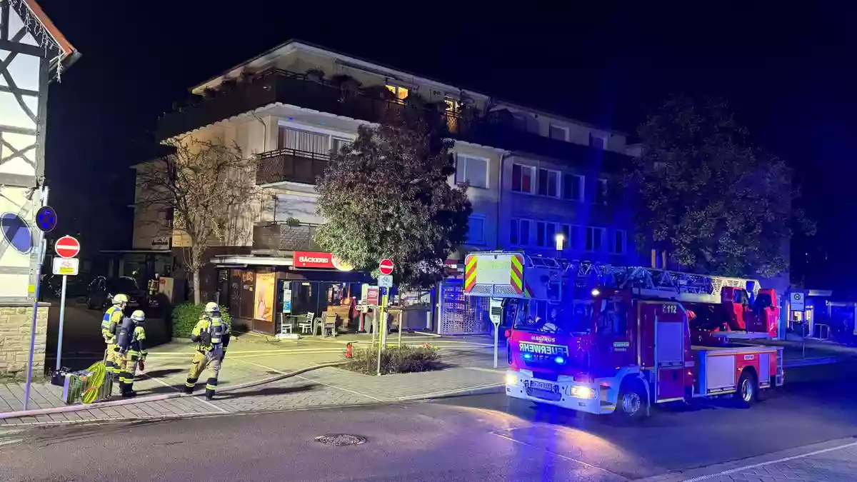 FW-EN: Feuerwehr verhindert Brandausbreitung in der Innenstadt - Keller verraucht - Bäckerei sollte brennen - Bild: presseportal.de