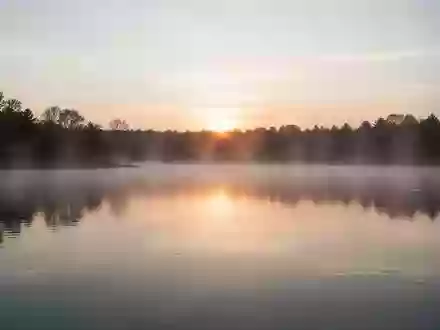 Symbolbild: ruhiger See bei Sonnenaufgang - Foto: über boerse-global.de