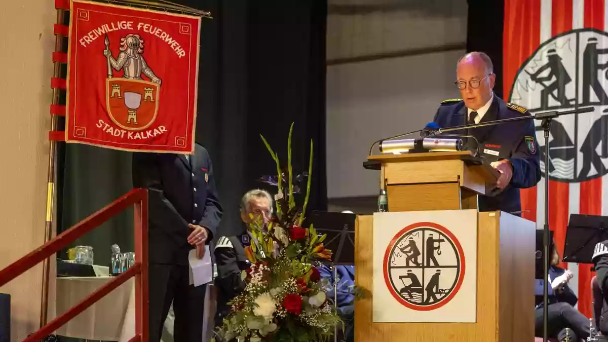Feuerwehr Kalkar: Zweimal 100 Jahre Feuerwehrgeschichte - Stadtfeuerwehrfest in Kalkar mit hochrangigen Ehrengästen gefeiert - Bild: presseportal.de